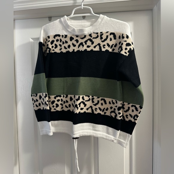 Women’s sweater size small - Picture 3 of 7